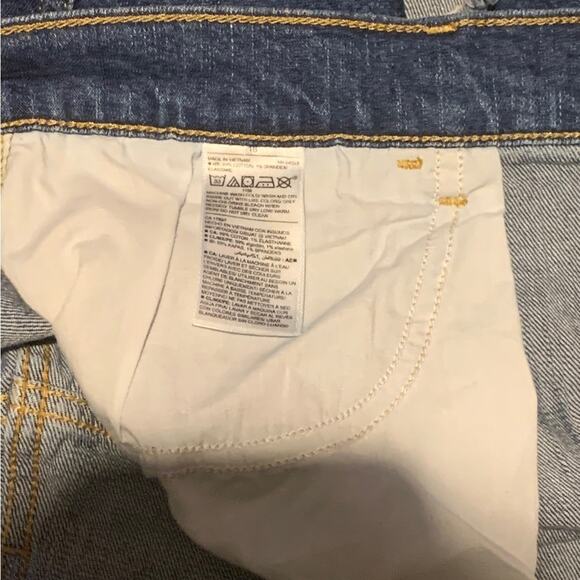 Old Navy Boyfriend Denim Shorts Size 16 - Picture 3 of 4